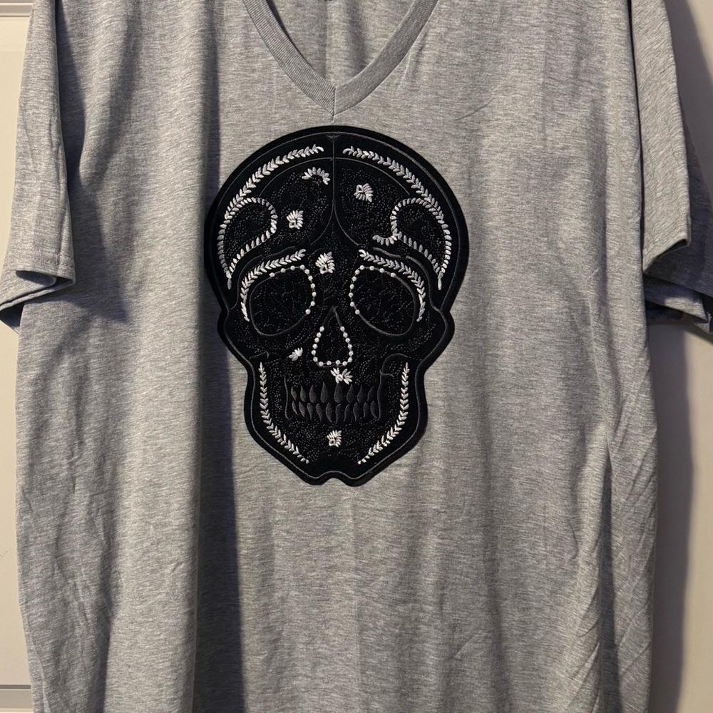 Black Skull Hanes Heather Gray V-Neck Size 2XL - Picture 5 of 6